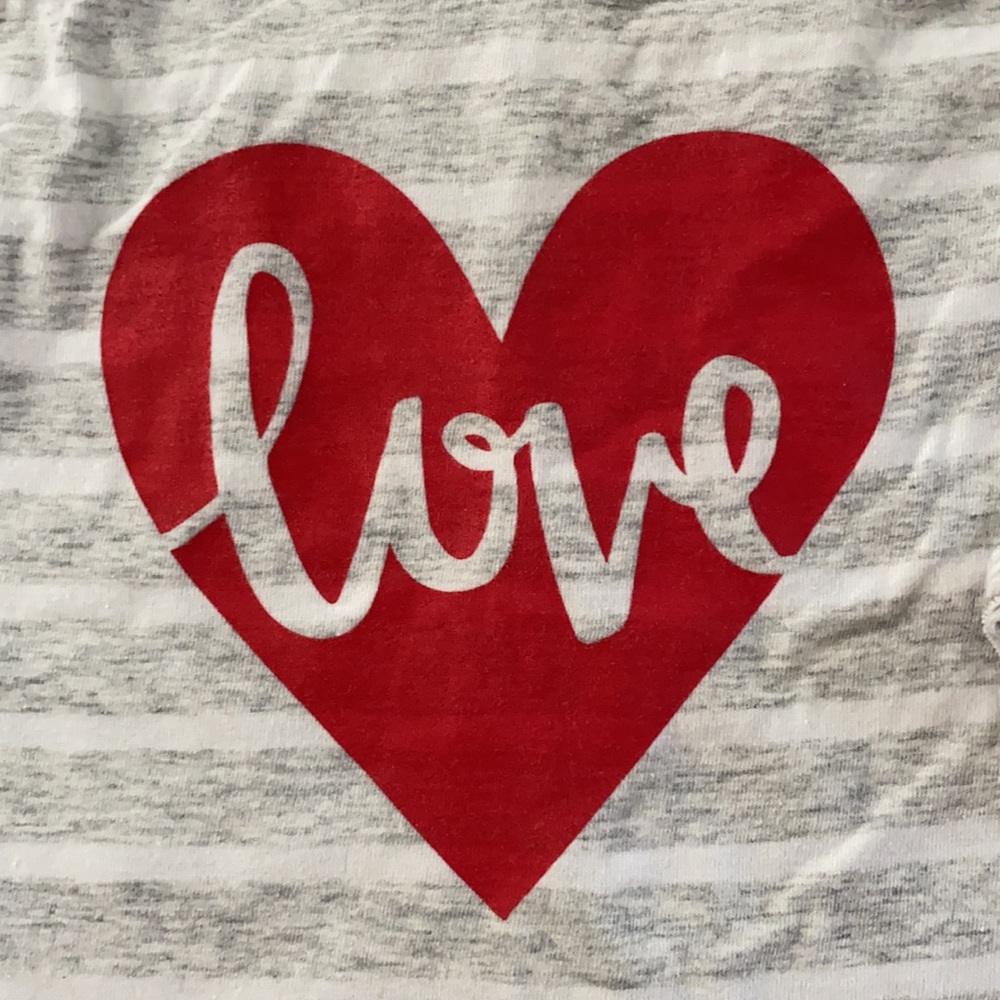 Old Navy Heart Shirt ❤️ - Picture 2 of 5